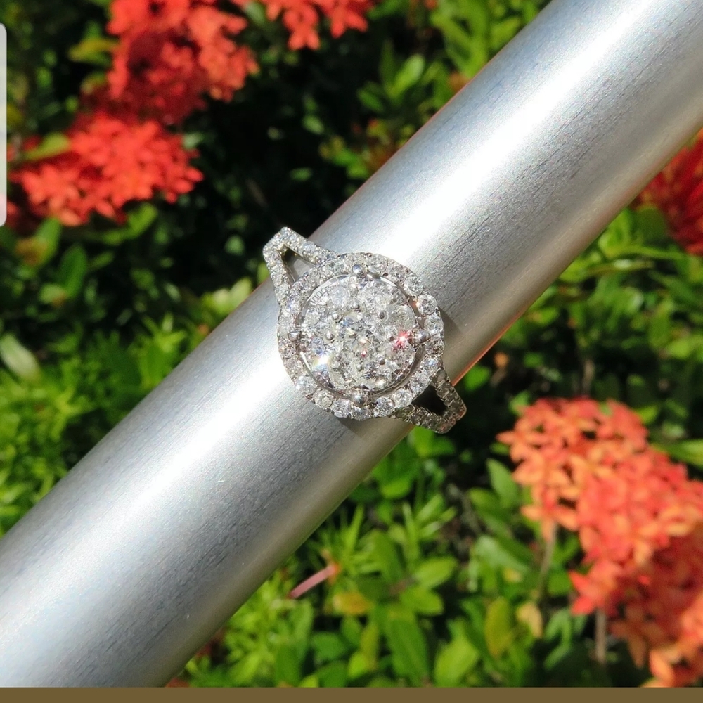 2 carats of diamond cluster flower ring in 10kt WG